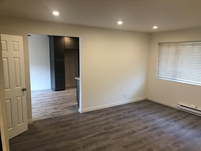 25909 Viana Ave in Lomita, CA - Building Photo - Building Photo