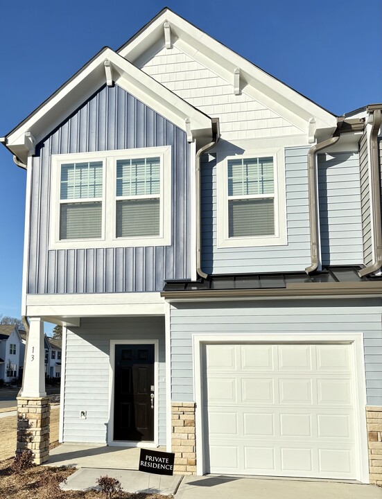 13 Lavender Ln in Clayton, NC - Building Photo