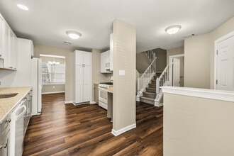 1122 Shamrock Way in Monroe, NJ - Building Photo - Building Photo