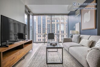 210 N Wells St in Chicago, IL - Building Photo - Building Photo