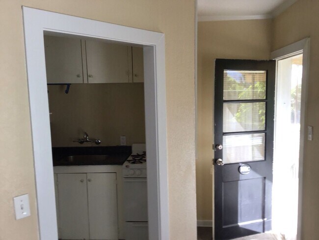 101 W Main St in Talent, OR - Building Photo - Building Photo