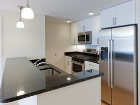 13 Cameron Ave, Unit #1 Apartamentos