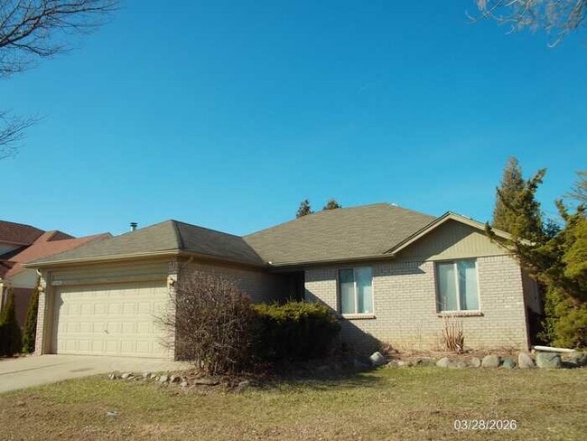 2081 Newburgh Dr in Troy, MI - Building Photo - Building Photo