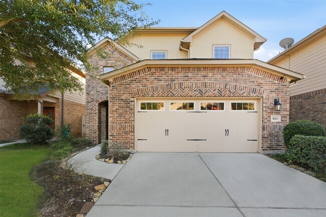 property at 1611 N City Oaks Ln