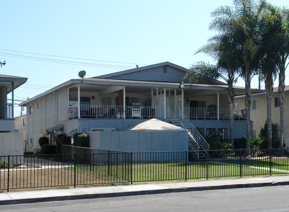 1308 Azalea St in Oxnard, CA - Building Photo