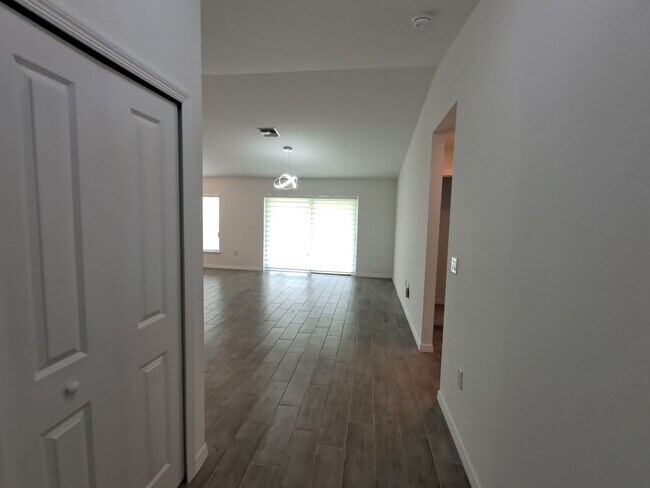 3303 8th St SW in Lehigh Acres, FL - Building Photo - Building Photo