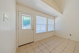 3202 Eisenhauer in San Antonio, TX - Building Photo - Building Photo