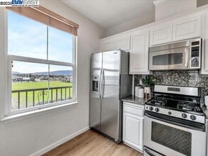 3275 Dublin Blvd in Dublin, CA - Building Photo - Building Photo