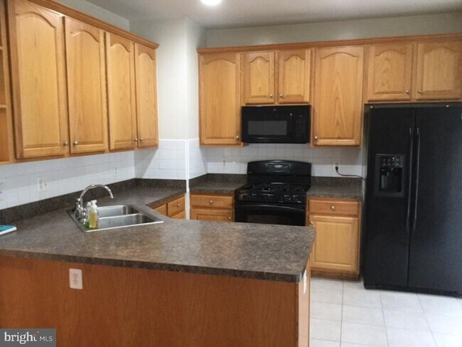 2413 Brookmoor Ln in Woodbridge, VA - Building Photo - Building Photo