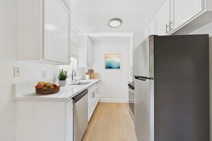 Willis Park South in Sherman Oaks, CA - Building Photo