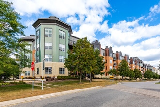 Highland Pointe in St. Paul, MN - Building Photo - Building Photo