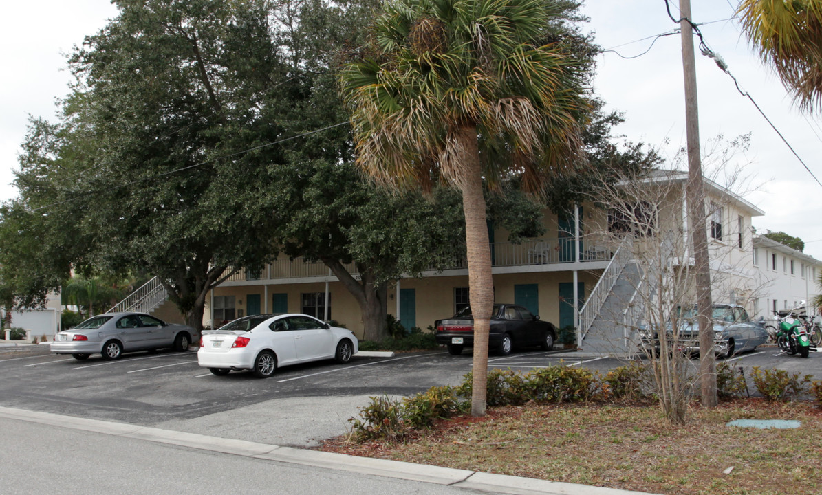 205 Avenida Des Parques N in Venice, FL - Foto de edificio