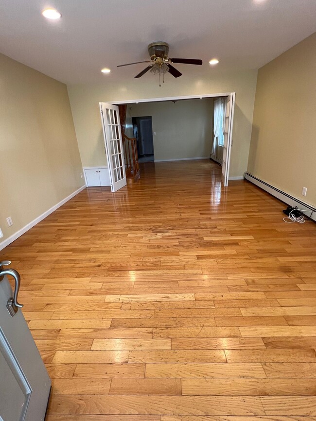 61-23 Austin St in Queens, NY - Building Photo - Building Photo