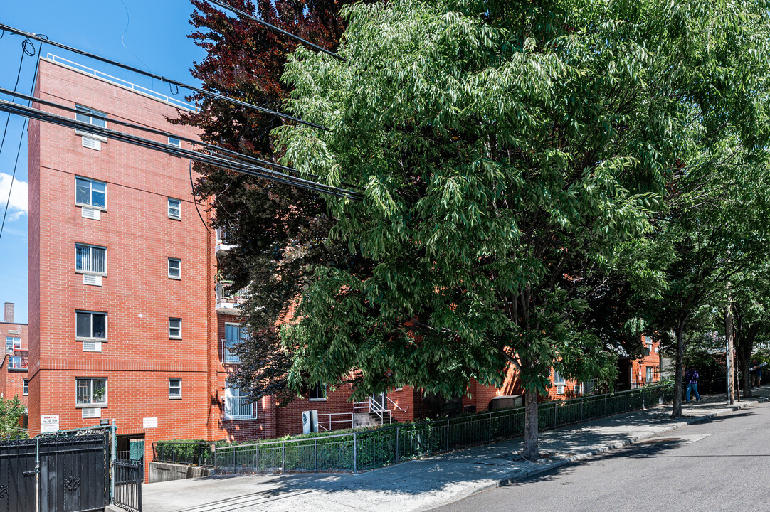 Amhearst Terrace Condominiums in Flushing, NY - Building Photo