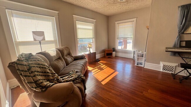 1211 Bridge St NW in Grand Rapids, MI - Building Photo - Building Photo