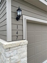 147 Longstraw Dr in Mustang Ridge, TX - Building Photo - Building Photo