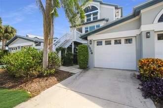 1206 Siesta Bayside Dr in Sarasota, FL - Foto de edificio - Building Photo