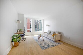 380 Harrison Ave in Boston, MA - Building Photo - Building Photo