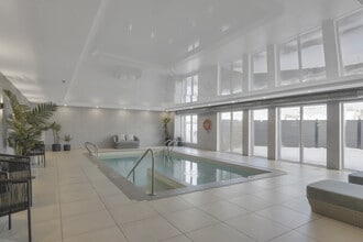 Urban West in Pointe-claire, QC - Foto de edificio - Building Photo