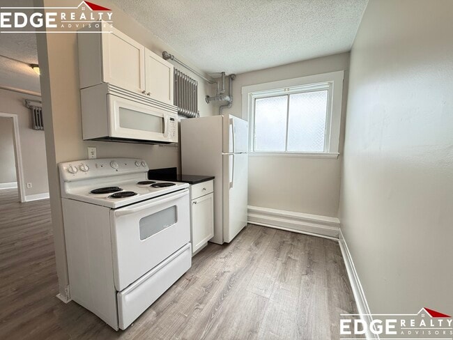 1709 Commonwealth Ave, Unit 3 in Boston, MA - Foto de edificio - Building Photo