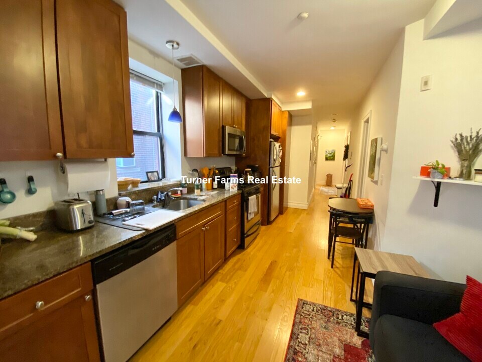 64 Louis Prang St, Unit 3 in Boston, MA - Building Photo