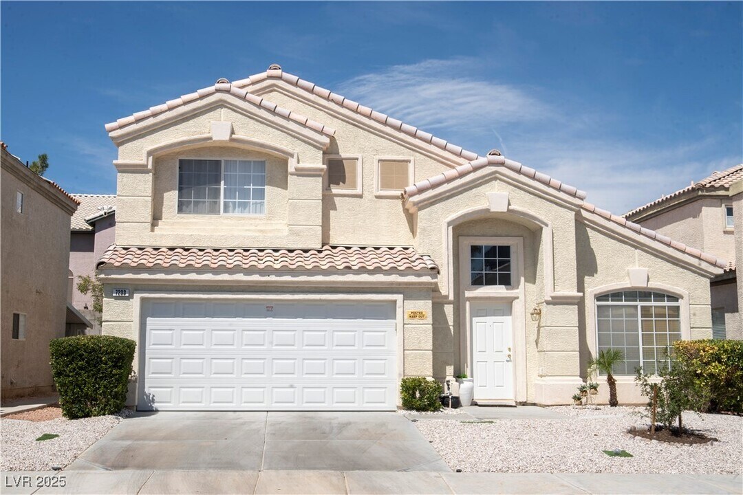 7233 Buglehorn St in Las Vegas, NV - Building Photo
