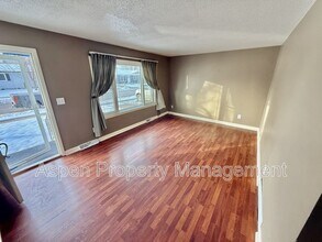 1704 Parkway Dr in Burlington, IA - Building Photo - Building Photo