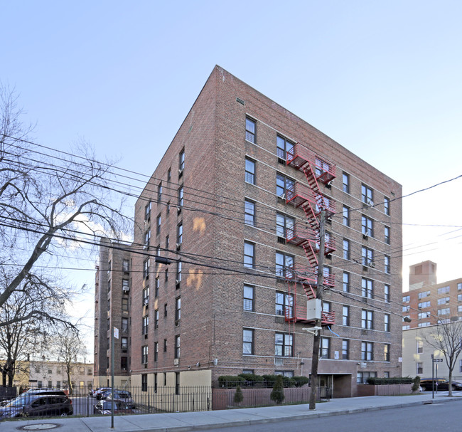 168-36 88th Ave in Jamaica, NY - Building Photo - Building Photo