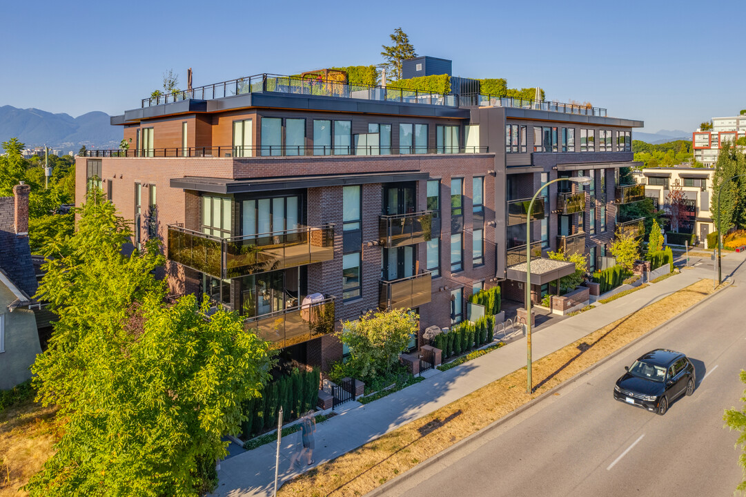 Amber in Vancouver, BC - Building Photo