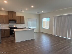 1131 Northern Cardinal Dr in Henderson, NV - Foto de edificio - Building Photo