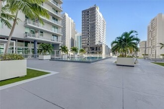 690 SW 1st Ct, Unit PHII04 in Miami, FL - Building Photo - Building Photo