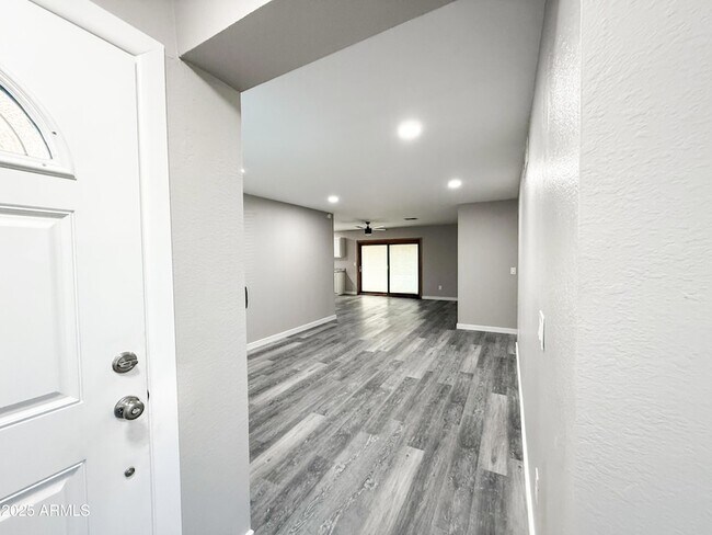 8616 N 40th Dr in Phoenix, AZ - Building Photo - Building Photo