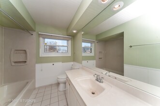9211 Washington Rd in Morton Grove, IL - Foto de edificio - Building Photo