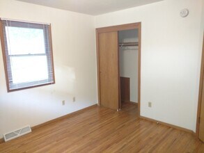 2110 Melrose Ct in Cedar Falls, IA - Building Photo - Building Photo