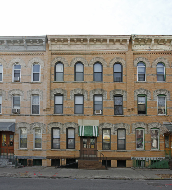 812 Seneca Ave in Ridgewood, NY - Building Photo - Building Photo