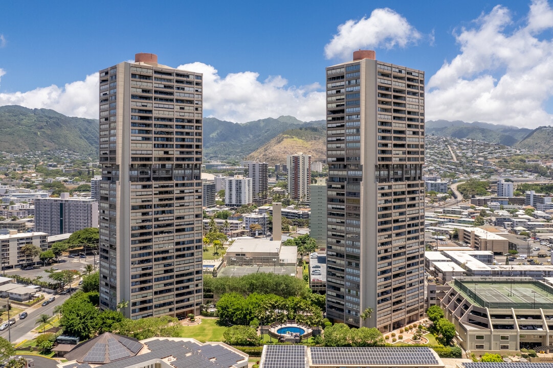 Royal Iolani in Honolulu, HI - Building Photo