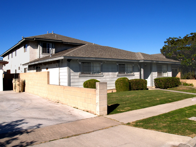 10901-10909 Walnut St in Los Alamitos, CA - Building Photo - Building Photo