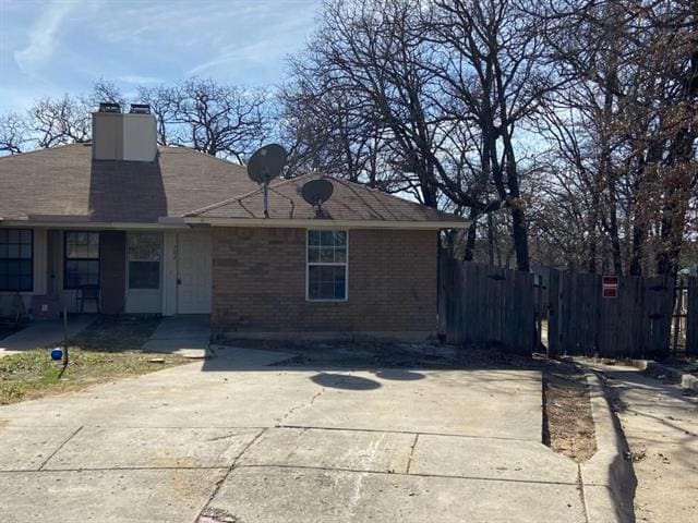 property at 702 Woodland Ct