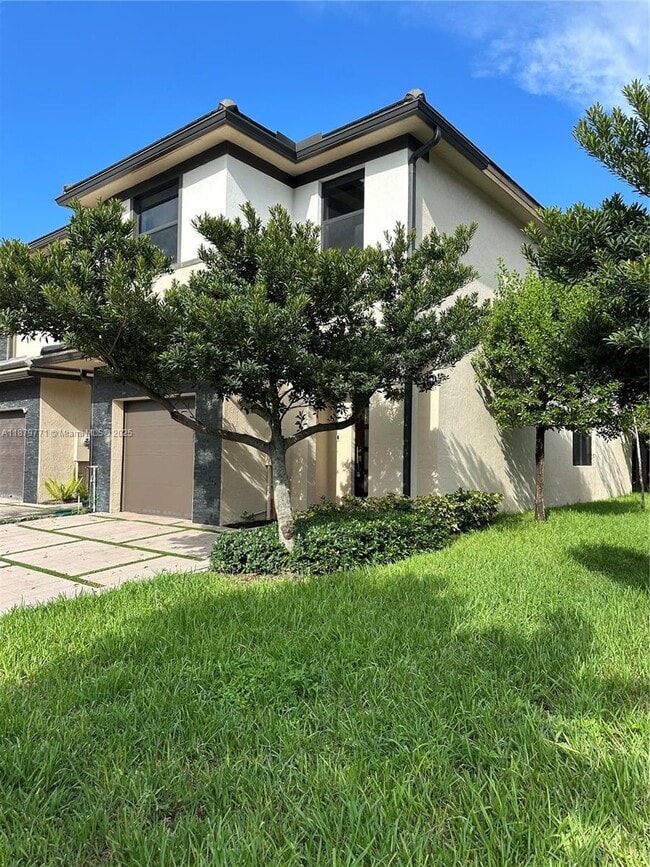 15839 NW 91st Ct in Miami Lakes, FL - Building Photo - Building Photo