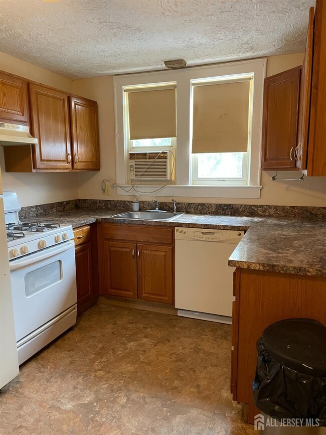 549 Main St in Spotswood, NJ - Building Photo - Building Photo