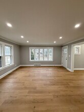 3927 Elmwood Rd in Cleveland Heights, OH - Foto de edificio - Building Photo