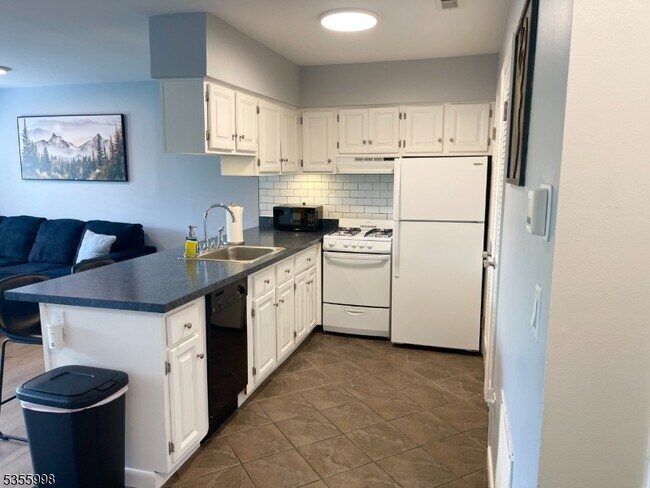 1 Deer Valley Ln in Vernon, NJ - Building Photo - Building Photo