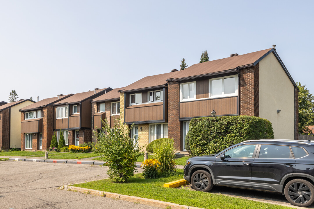 1974 Marquis Av in Ottawa, ON - Building Photo