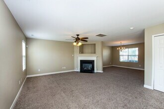 1928 Slumber Oaks Ct in Huntersville, NC - Foto de edificio - Building Photo