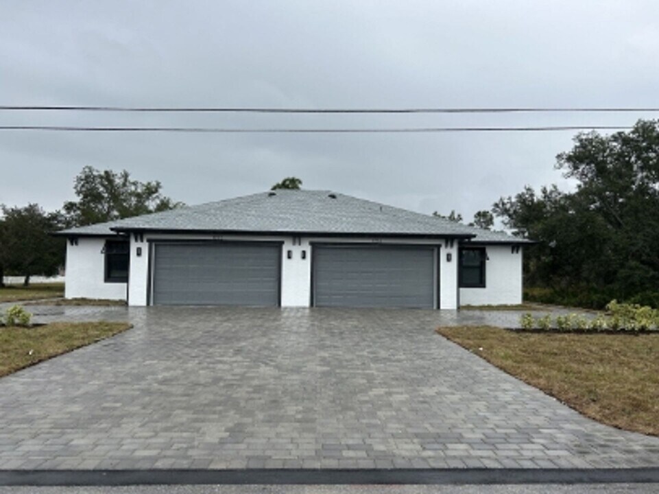 1234 Oceanic Rd in Port Charlotte, FL - Building Photo