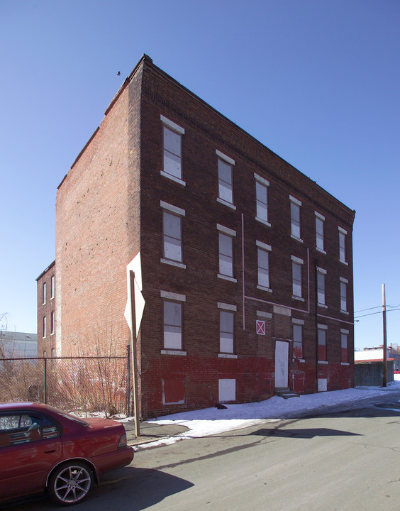 20 Worcester Pl in Holyoke, MA - Foto de edificio