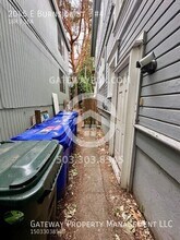 2045 E Burnside St in Portland, OR - Building Photo - Building Photo