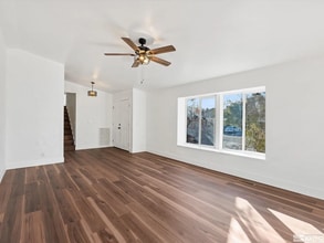 1132 La Via Way in Sparks, NV - Building Photo - Building Photo