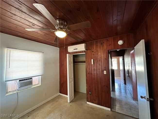 1935 Ricardo Ave in Ft. Myers, FL - Foto de edificio - Building Photo