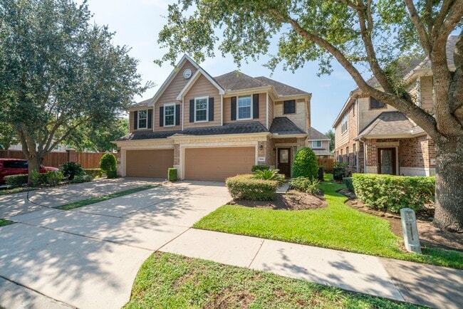 property at 3906 Waterford Ln